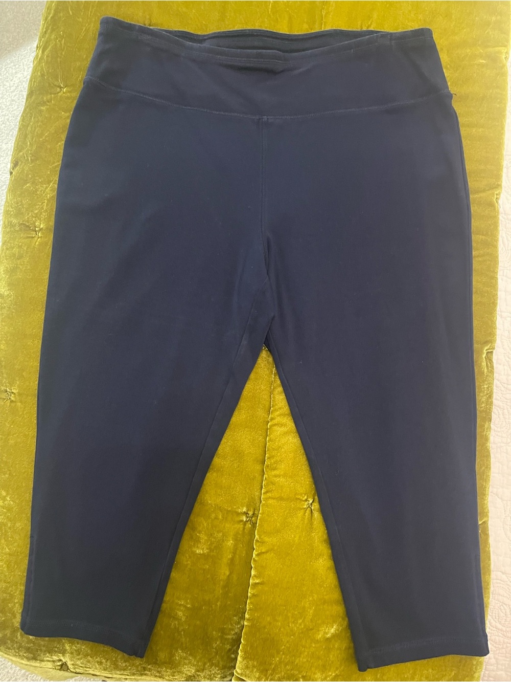 Women’s T by Talbots Navy Capri Active Leggings